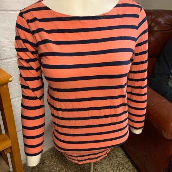 Old Navy top 7/$25 - Picture 3 of 3